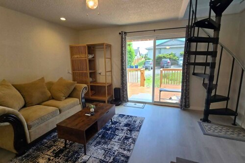 Cozy 2BR Retreat | King Bed | Private Deck | AC