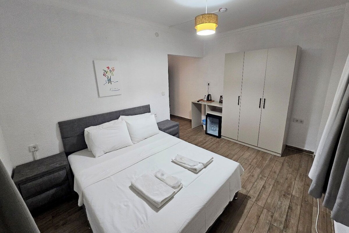 Habitación doble estándar | Minibar, tabla de planchar con plancha y wifi gratis