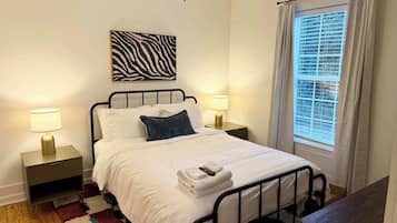 Desk, iron/ironing board, WiFi, bed sheets