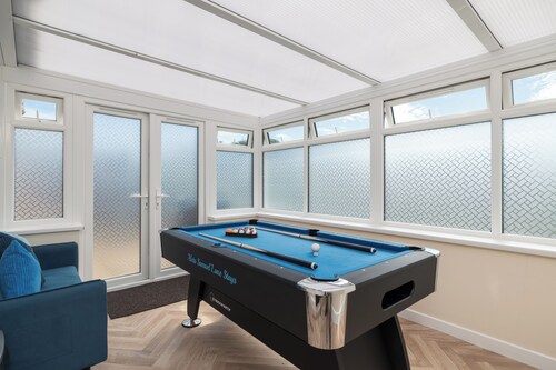 Contractor Stay | Parking & Fast Wi-Fi | Sleeps 4