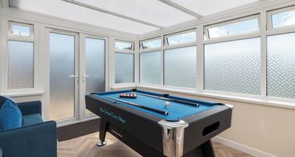 Contractor Stay | Parking & Fast Wi-Fi | Sleeps 4