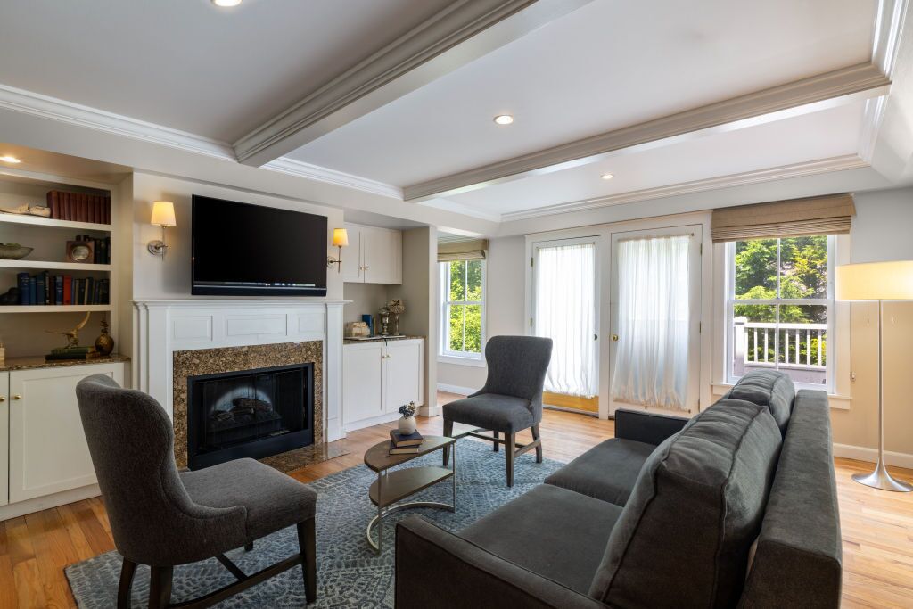 TV, fireplace, offices
