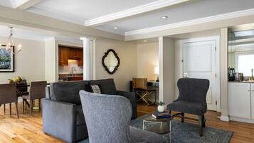 TV, fireplace, offices