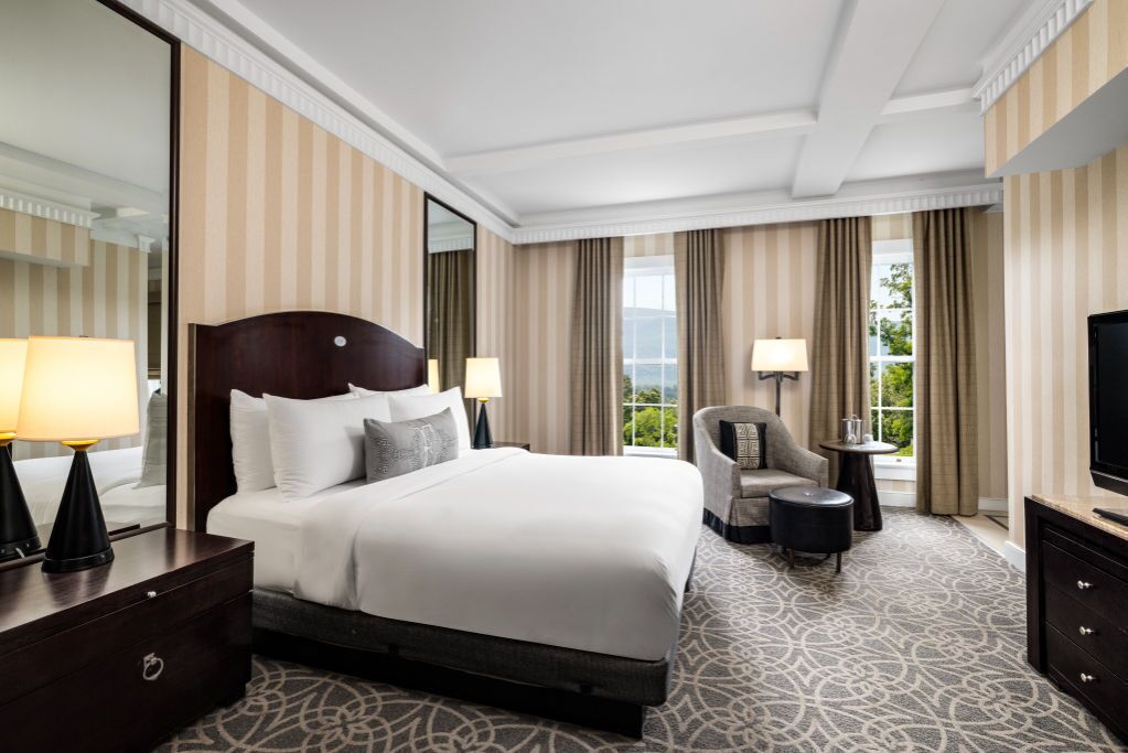 WiFi, bed sheets, wheelchair access