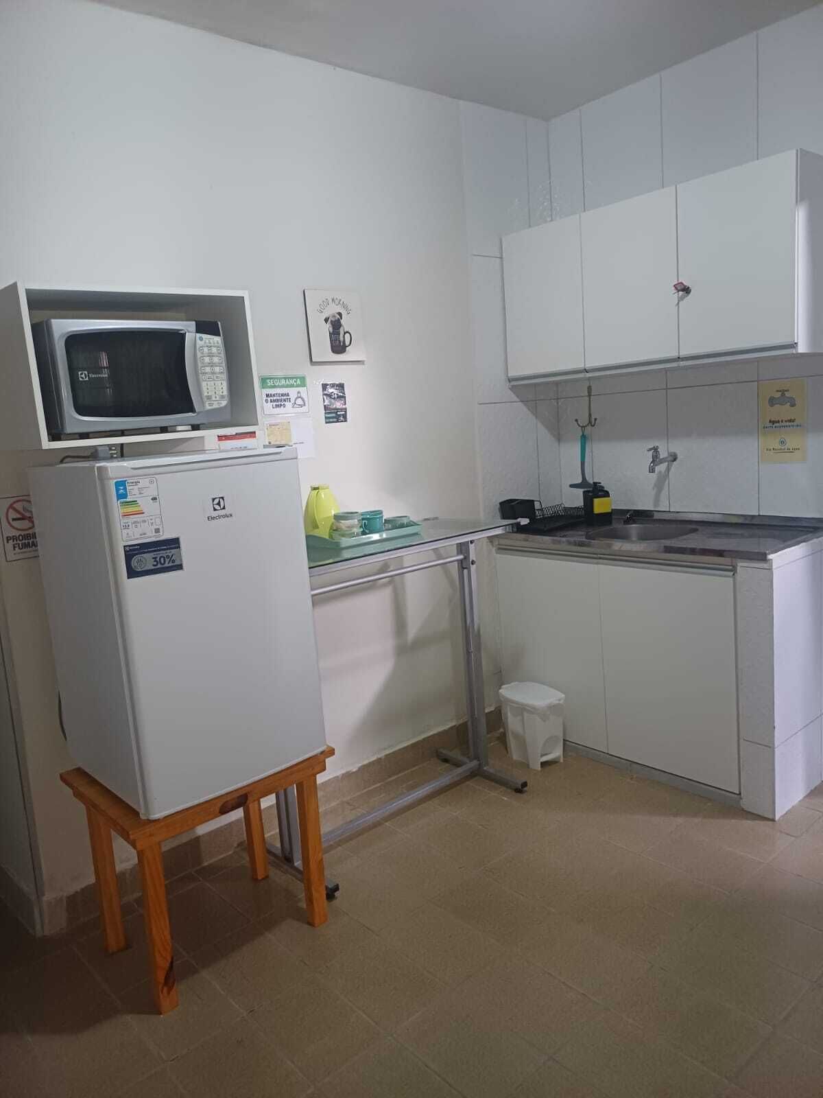 Habitación básica doble, no fumadores | Servicio de comidas en la habitación