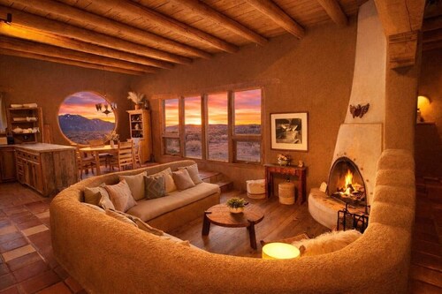 Refined Adobe w/Mountain Views, Hot Tub & Fire Pit