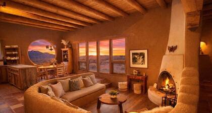 Refined Adobe w/Mountain Views, Hot Tub & Fire Pit