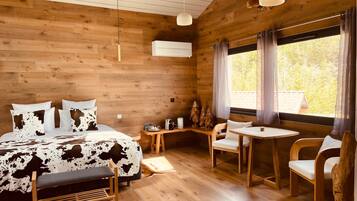 1 bedroom, bed sheets