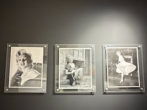Three framed photographs on a wall. - Alcalá Park - Cedritos, Bogotá (Bogotá)