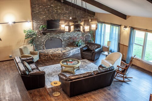 The Chateau on Butterfly Trail - 6 Bdrm Retreat