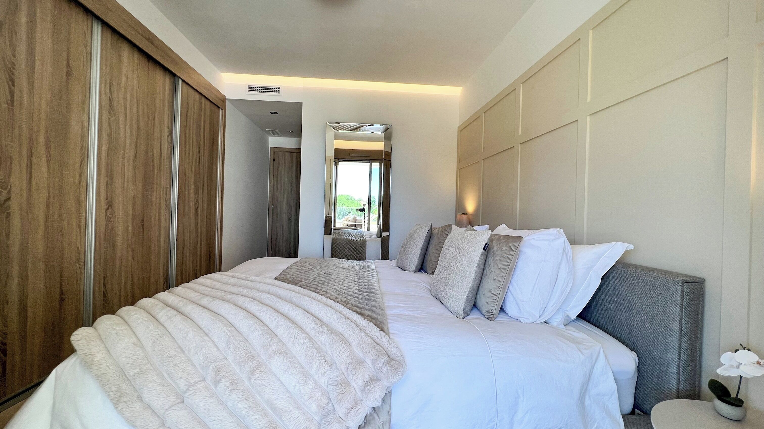 Iron/ironing board, free WiFi, bed sheets