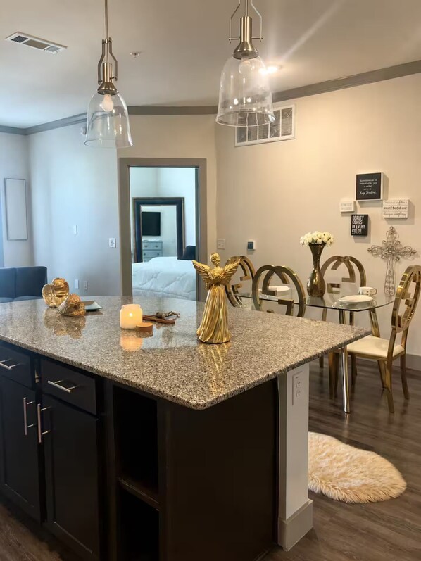 2 bedrooms, iron/ironing board, WiFi, bed sheets - The Reset Oasis (Farmers Branch)