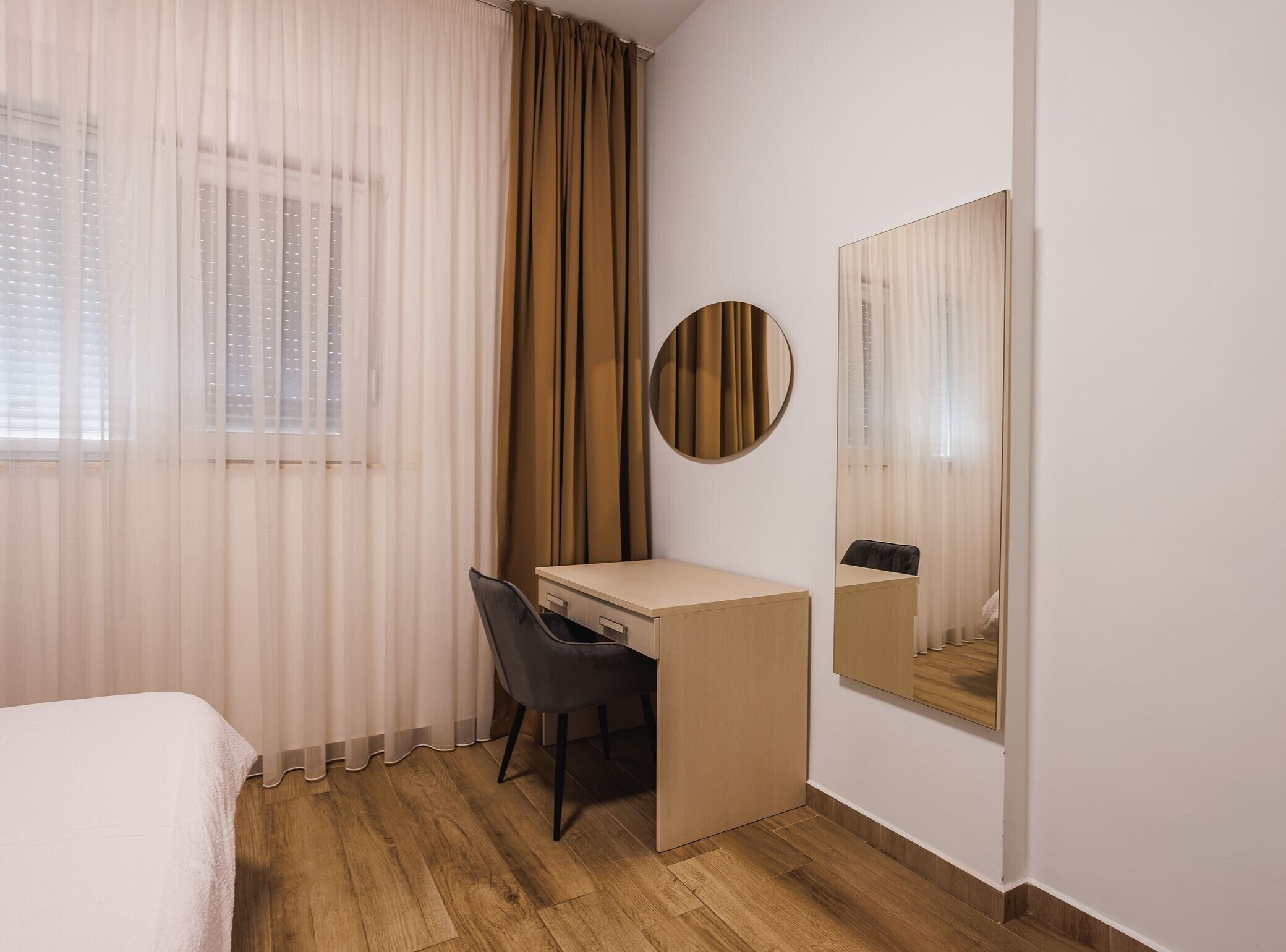 1 bedroom, iron/ironing board, internet, bed sheets