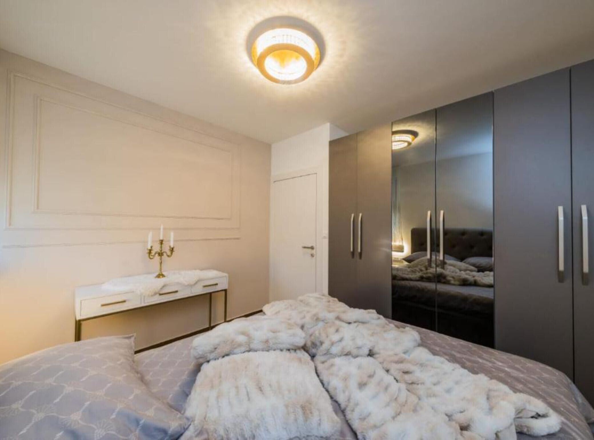 Iron/ironing board, Internet, bed sheets