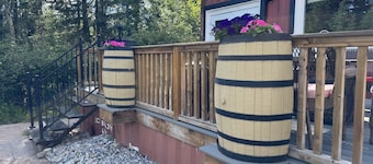 Unique Container home. 10 min from town. Stunning Mountain Views!