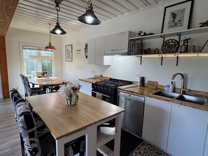 Private kitchen - Unique Container home. 10 min from town. Stunning Mountain Views! (Golden)