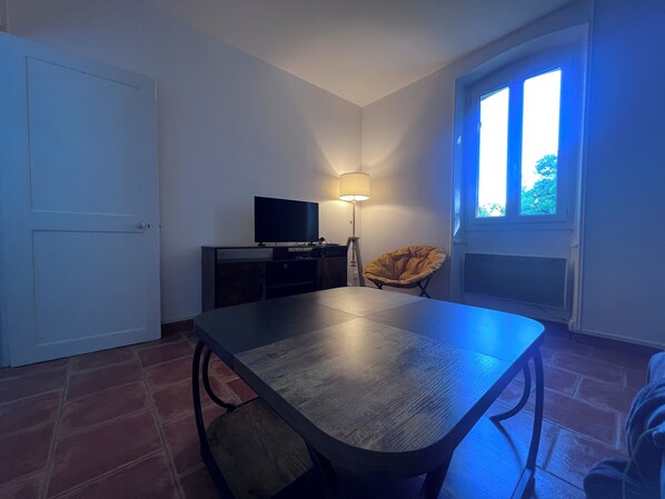 Interior - An old house, formerly a gatekeeper's cottage, recently renovated at the start of a hiking trail (Donzy)
