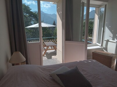 Apartment at the foot of the Pyrenees with a large terrace overlooking the mountains
