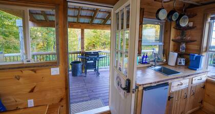 Romantic Private Cabin Getaway with Hot Tub and Scenic Views