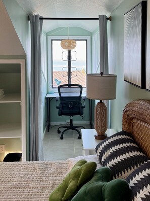 Room - Private Kona Guest Suite — Ocean Views & Screened Lanai (Kailua Kona)