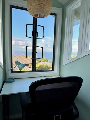 Interior - Private Kona Guest Suite — Ocean Views & Screened Lanai (Kailua Kona)