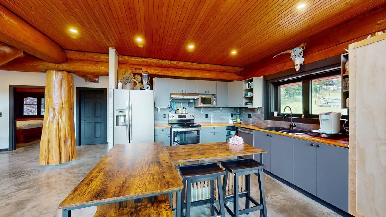 Chalet, Balcony | Private kitchen | Coffee/tea maker