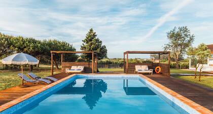 Your exclusive retreat in the heart of nature! Country house, swimming pool, 10 bedrooms.