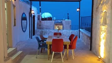 Studio Suite, City View | Outdoor dining
