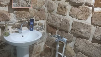 Family Quadruple Room | Bathroom | Shower, hair dryer, towels, soap