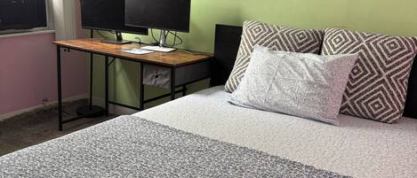 1 habitación, tabla de planchar con plancha y wifi
