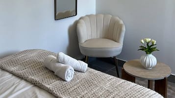 2 chambres, fer et planche à repasser, Wi-Fi, draps fournis
