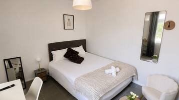 2 chambres, fer et planche à repasser, Wi-Fi, draps fournis