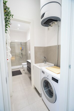 Shower, hair dryer, bidet, towels - Confort Loft | 9 Min from Piazza Duomo (Catania)