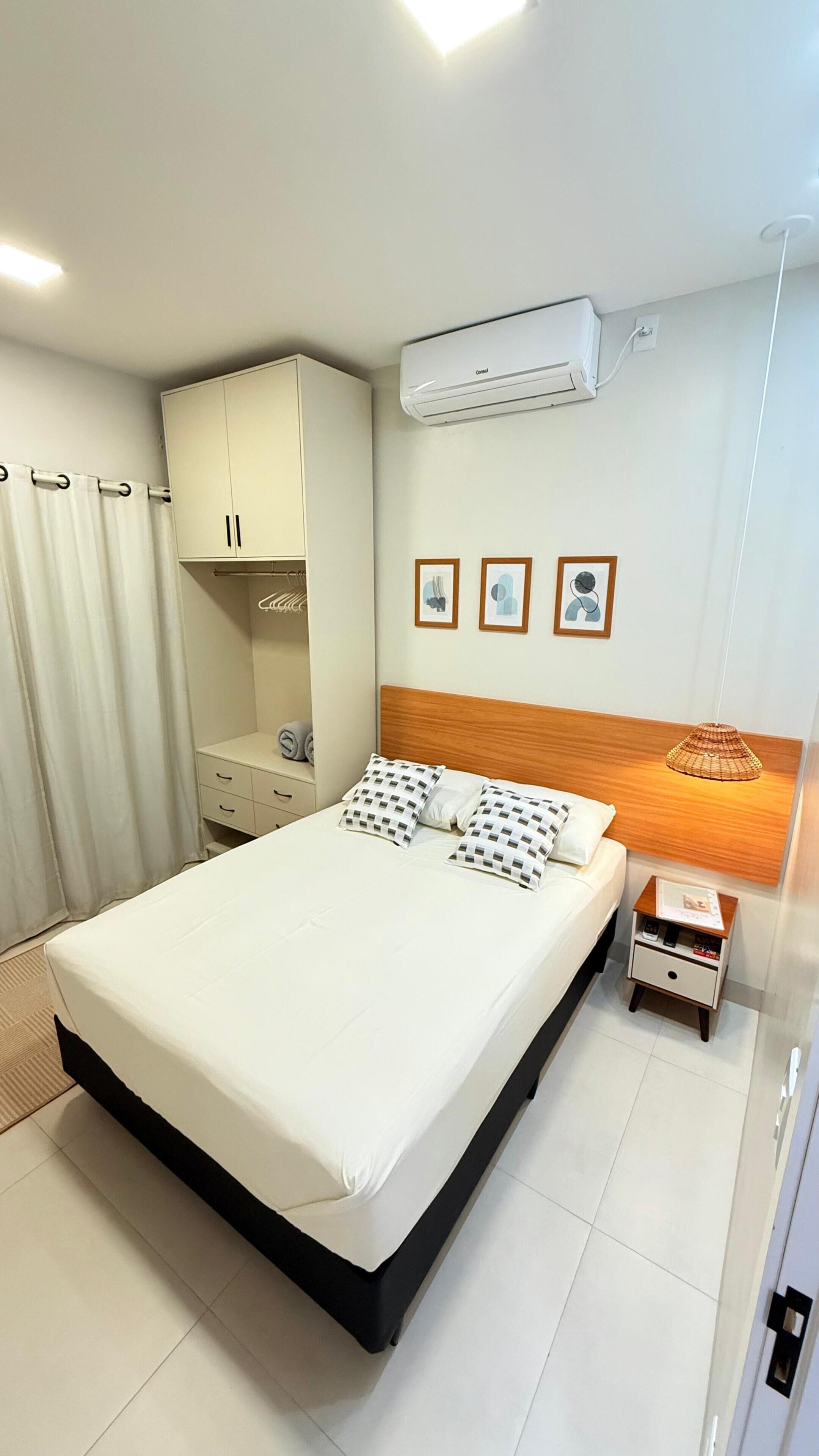 Cortinas opacas, tabla de planchar con plancha, wifi gratis