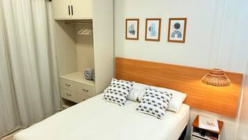 Cortinas opacas, tabla de planchar con plancha, wifi gratis