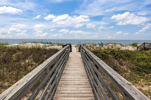 NEW! Emerald Isle 2nd-Row Luxury 5BR/5+BA Home w/ Pool, Hot Tub & Ocean Views