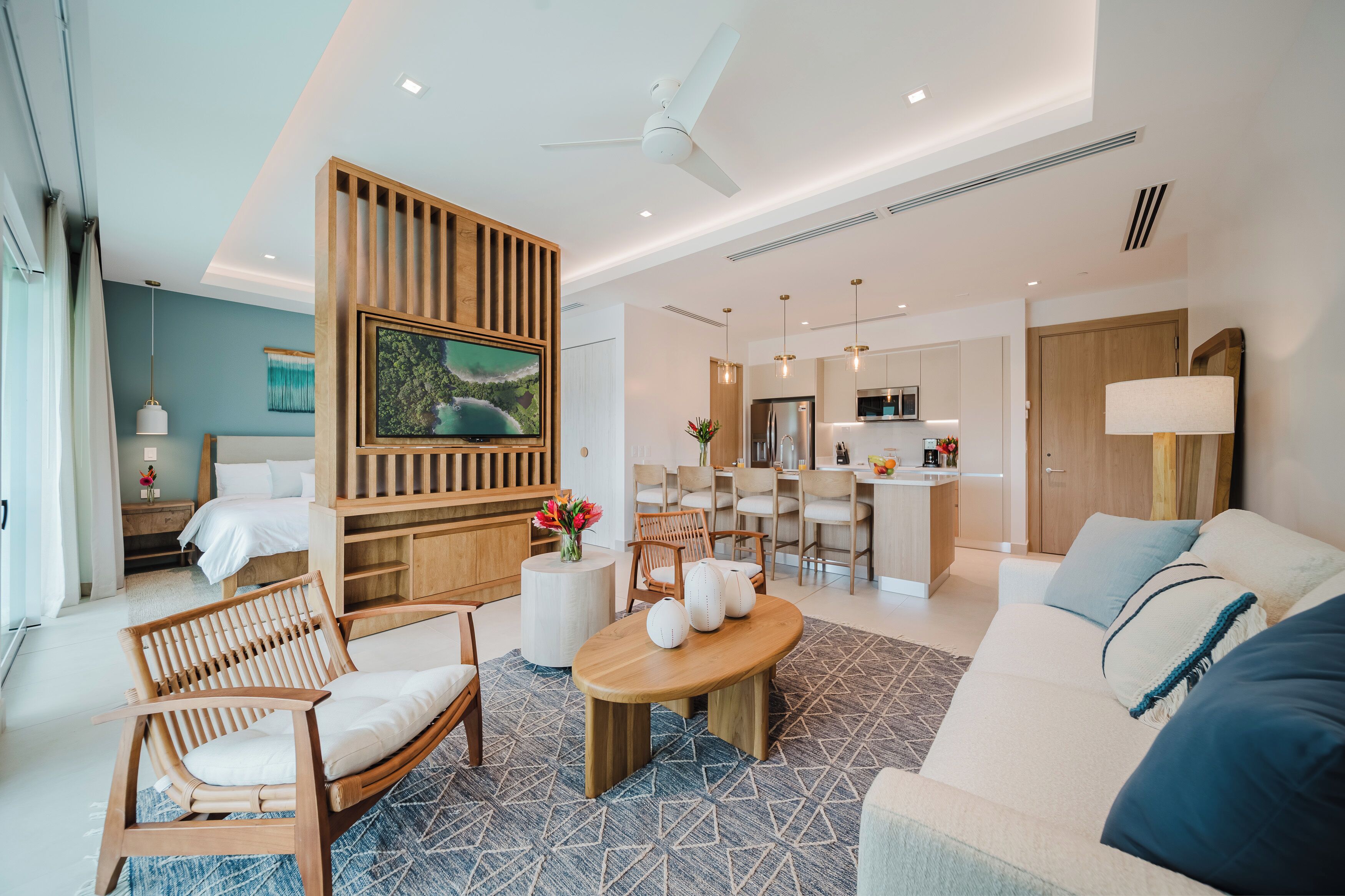 Condo, 1 King Bed, Kitchen, Mountain View (Studio La Costa) | Living area