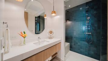 Condo, Multiple Beds, Balcony (Signature Residence) | Bathroom