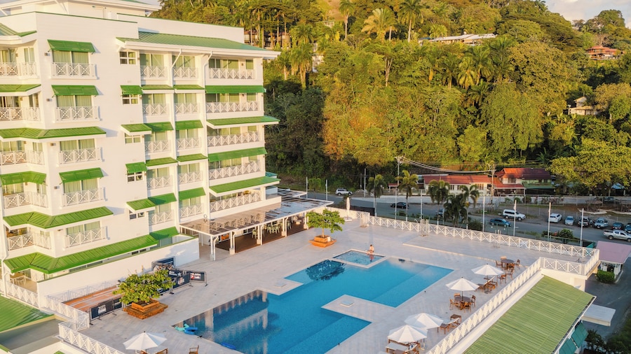 Discover Unparalleled Elegance at our Marina Vista Villas!
