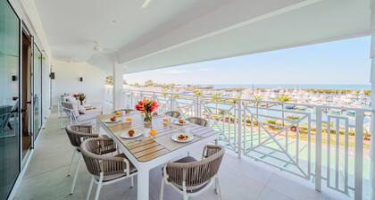 Experience Expansive Luxury at our Gran Costa Villas!