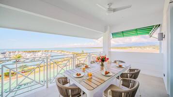 Kondominium, Beberapa Tempat Tidur, balkon (Gran Costa) | Tempat makan outdoor