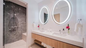 Condo, Multiple Beds, Kitchen, Mountain View (Panorama) | Bathroom