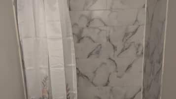 Deluxe Apartment | Bathroom