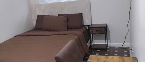 Deluxe Apartment | Desk, laptop workspace, iron/ironing board, free WiFi