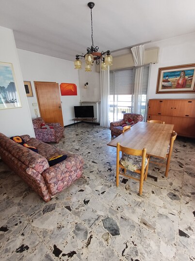 Spacious apartment in a central location, less than a 5-minute walk from the beach