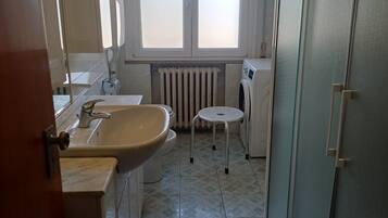 Doccia, asciugacapelli, bidet