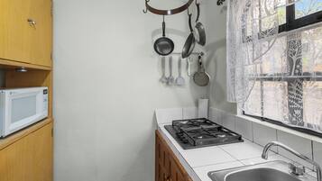 Family Villa, Garden View | Private kitchen