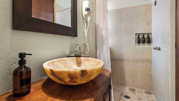 Family Villa, Garden View | Bathroom