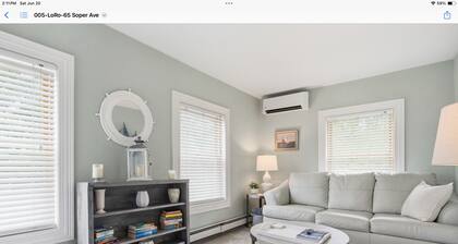 Welcoming 1 bedroom apartment in beautiful harbor village.