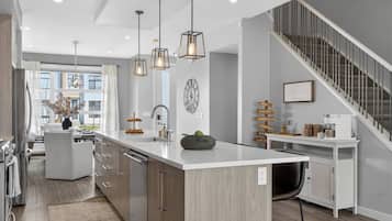 Fridge, microwave, stovetop, dishwasher